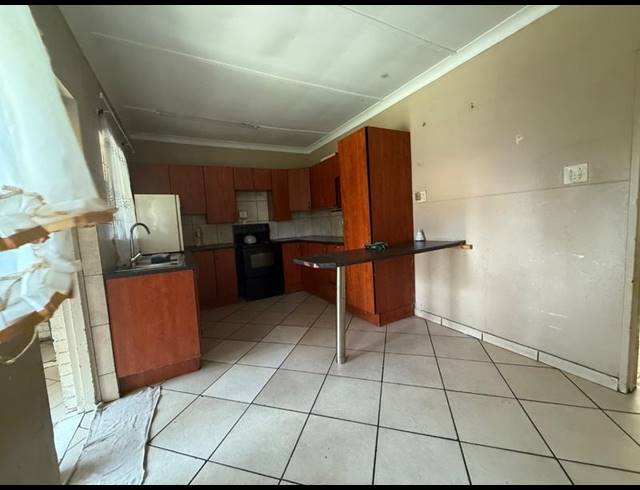 3 BEDROOM HOUSE FOR SALE IN VANDERBIJLPARK CE 2